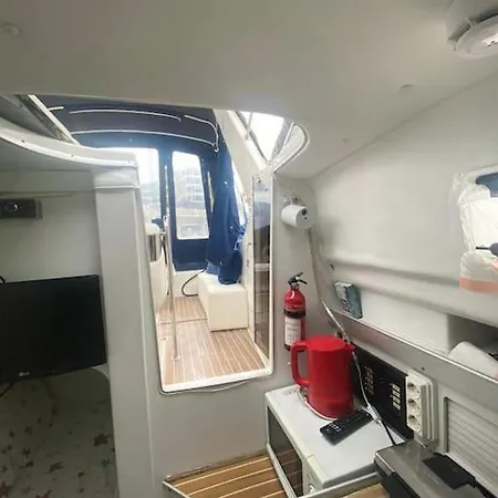 보트호텔 El Barco De Fiestas *