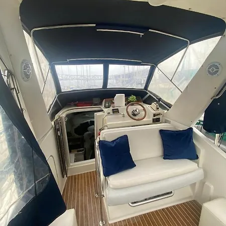 El Barco De Fiestas Hotel en barco *