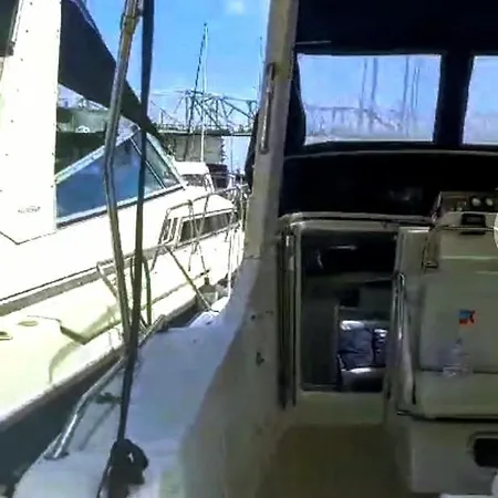 El Barco De Fiestas Hotel en barco *